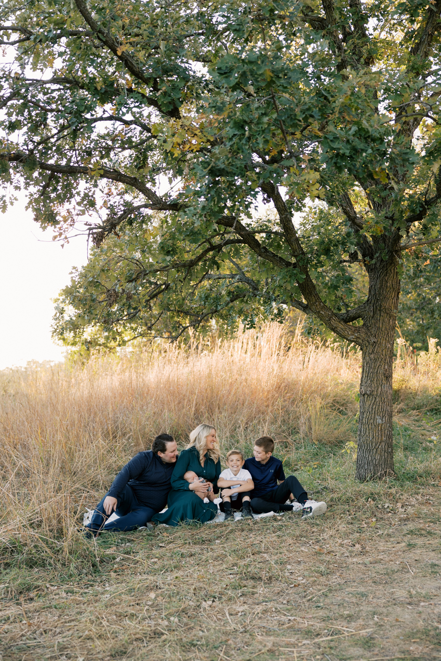 Kyleigh-Deen-Photography-Minnesota-Family-and-Wedding-Photographer-shares-an-outdoor-session-in-Minnesota.