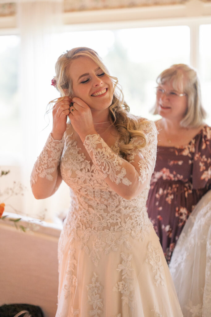 Kyleigh Deen Photography, Minnesota Wedding photographer, shares Wisconsin Wedding located at Maidenwood. 